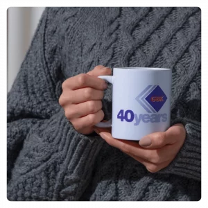 Rebranding und Logoentwicklung zum Firmenjubiläum, Tassendruck für Firma aus Ingelheim am Rhein